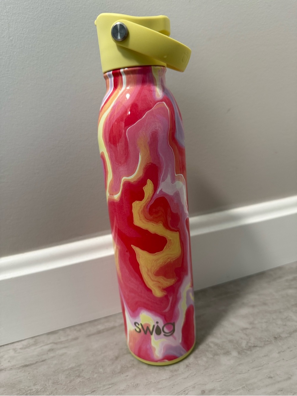 26oz Swig Marble Pink & Yellow Insulated Bottle